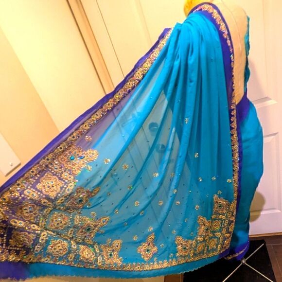 Gorgeous M Pre-Stitched Blue Ombre Saree with Gold and Blue Embroidery - Picture 3 of 9